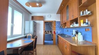 Na predaj priestranný 3,5 izbový byt s balkónom v...
