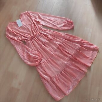 Lososove saty s dlhým rukávom