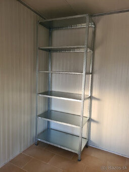 Predam robustne kovove skrutkove regale nove