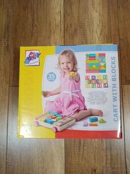 Dreveny vozik s kockami