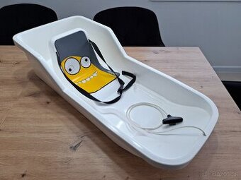 Bobi sane sanky s operadlom