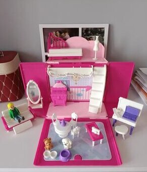 Skladací a prenosný domček pre bábiky