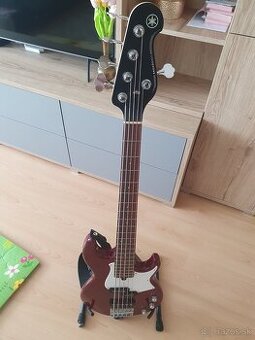 Basgitara Yamaha BB 235