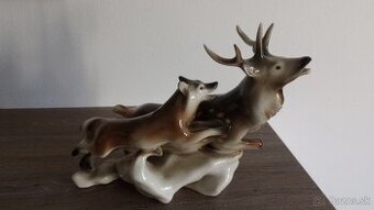 Starožitné súsošie Royal Dux /jeleň s vlkom