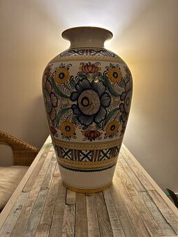 Hutné sklo a modranská keramika krásna váza