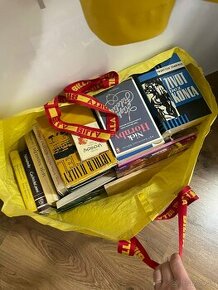 Darujem tašku s knihami