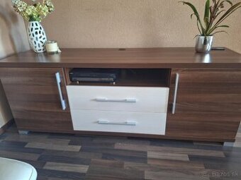 Veľmi kvalitný Tv stolík a konferenčný stolik