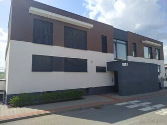 NOVOSTAVBA veľký 2 izb. byt s parkingom v Lorinčík Háje