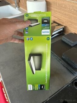 Predám 4x exterierové svietidlo PHILIPS - nenamontované