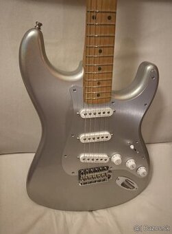 Fender H. E. R. Stratocaster Chrome Glow