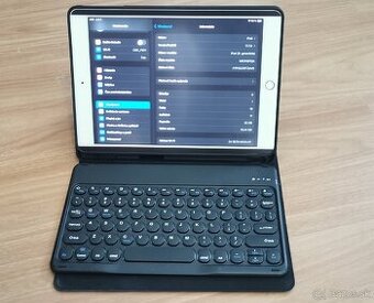 iPad 6 s klávesnicovým kritom a fóliou na kreslenie