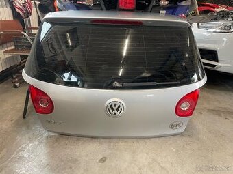 Zadny kufor zadny naraznik golf 5 kratky zadne lave dvere