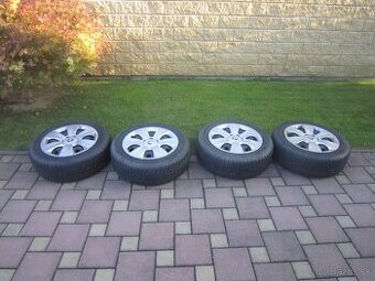 185/60R15 zimne pneu Nokian s plechovimi diskami Fabia 3