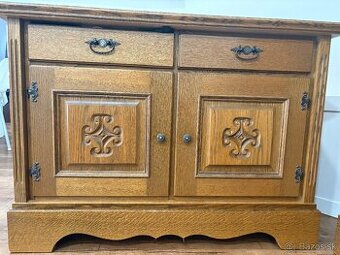 Predám masívny drevený príborník a samostatnú komodu
