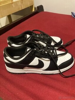 NIKE DUNK LOW BLACK AND WHITE 44.5