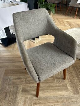 Šedá stolička jedálenská