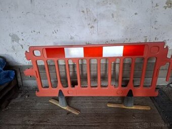 Predám zábrany výkopov.