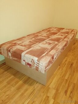 Váľanda s úložným priestorom (Iba vážny záujem)