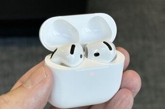 Apple AirPods 4 s aktívnym potlačovaním hluku
