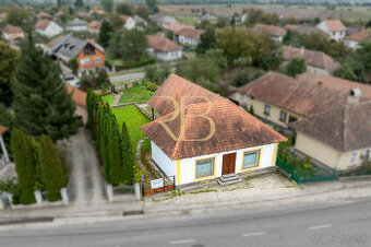 Rodinný dom + ateliér v prostredí maďarského vidieka