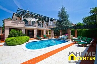 Na predaj LUXUSNÁ VILA /428 m² / v mestečku POREČ
