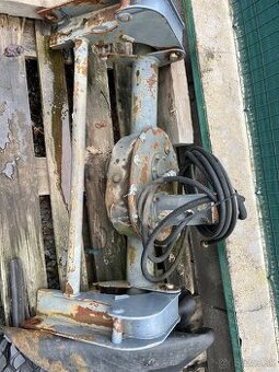 Zemny vrtak unc locust