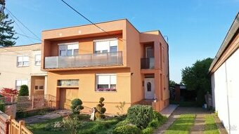 4 IZBOVÝ RODINNÝ DOM S GARÁŽOU LEN 6 km OD TERMÁLNEHO MESTA