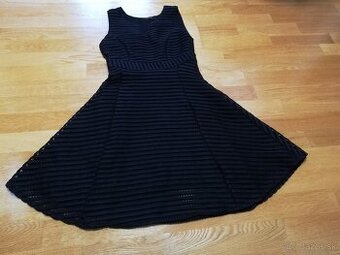 Dámske čierne šaty bez rukávov