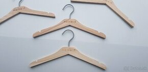 Vešiaky kvalitné drevené.
