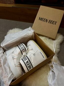 Moon boots