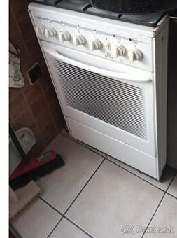 Plynový sporák Mora s elektrickou rúrou - výborný stav