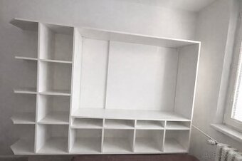 Skrinka so zabudovanou TV