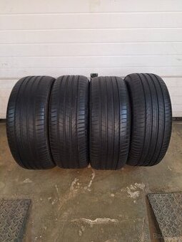 Pirelli 235/55 R19 + 255/50 R19