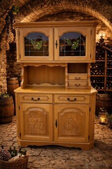 Rustikálny masivný príborník