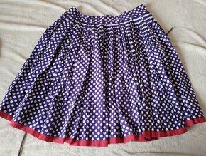 Krasna fialková bodkovaná sukňa