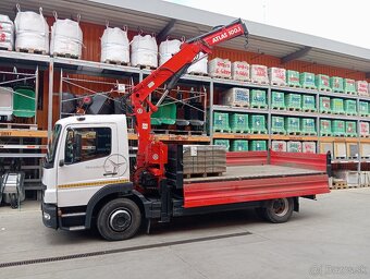 Autodoprava práca s hydraulickou rukou