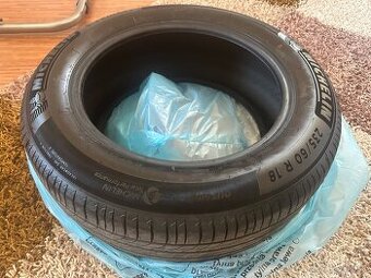 Michelin E PRIMACY 235/60 R 18.