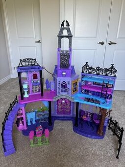 Monster high haunted high school