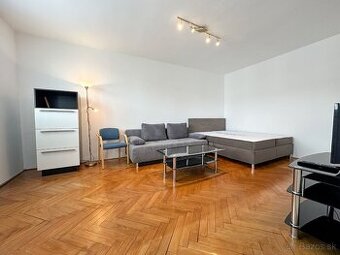 1 izb. A. MRÁZA - pri hoteli Bratislava- Ružinov-IHNEĎ VOĽNY