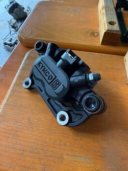 Nový brzdový strmeň KYMCO