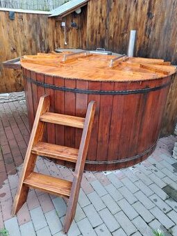 Drevená kupacia kaďa.