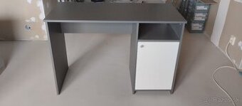 Predám písací stolík. Rozmery 110 x50x75. Cena 35 eur.