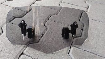 Deflektor na plexi
