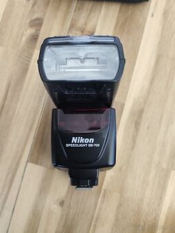 Predám blesk Nikon Speedlight SB-700.