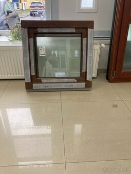 Plastové okno 700x670mm