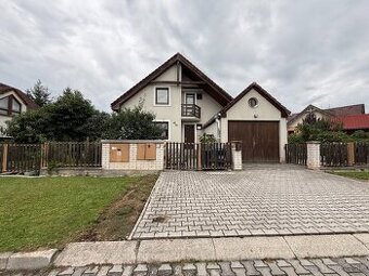 Rodinný dom 4+1, Mojš , 195m², pozemok 824 m², Garáž