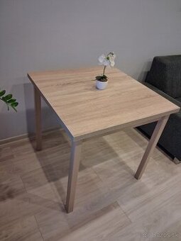 Jedálenský stôl - 1