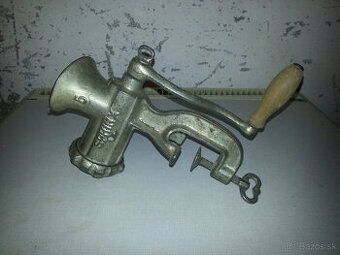 Rôzne kovové mlynčeky