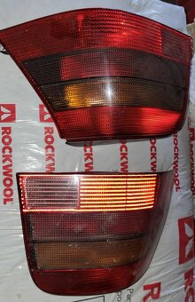 Zadné svetlá VW Golf 4 s úchytmi