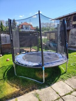 Trampolína